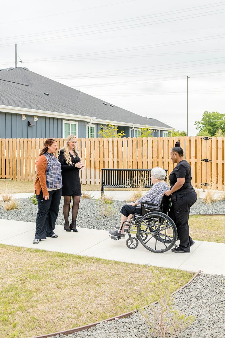 Sage Oak of Denton | Resident and caregivers enjoying the common area outdoors