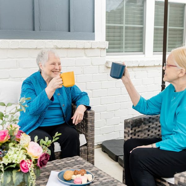 sage-oak-of-denton-assisted-living-and-memory-care-in-denton-tx-seniors-drinking-coffee