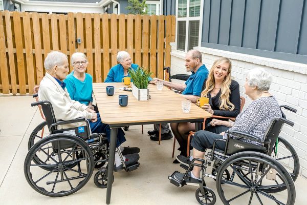 sage-oak-of-denton-assisted-living-memory-care-outdoor-area